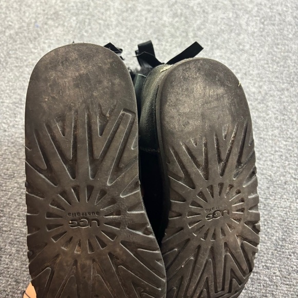 UGG Women’s Black Bailey Bow II Boots size: 6 - Picture 11 of 12